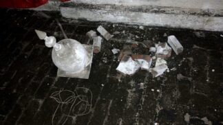 Police demolish minarets of Ahmadiyya mosque, despite protest by local non-Ahmadis