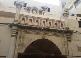 Vandalism: miscreants demolish minarets of Ahmadiyya Hall, Karachi